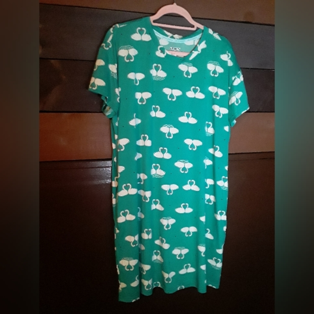 NWOT Joyspun Multiple Sizes Green Short Sleeve With Swans Nightshirt